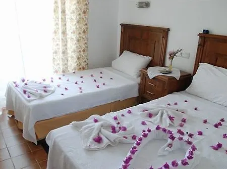 Castelino Akyarlar Hotel 2*