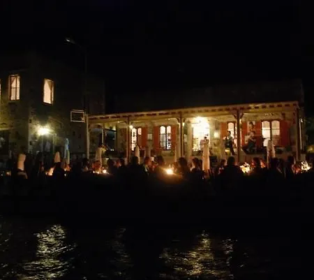 Castelino Akyarlar Hotel 2*